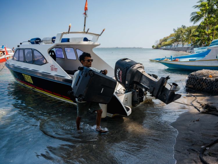 rondreis Bali Lombok - koffer van boord - Travel Around